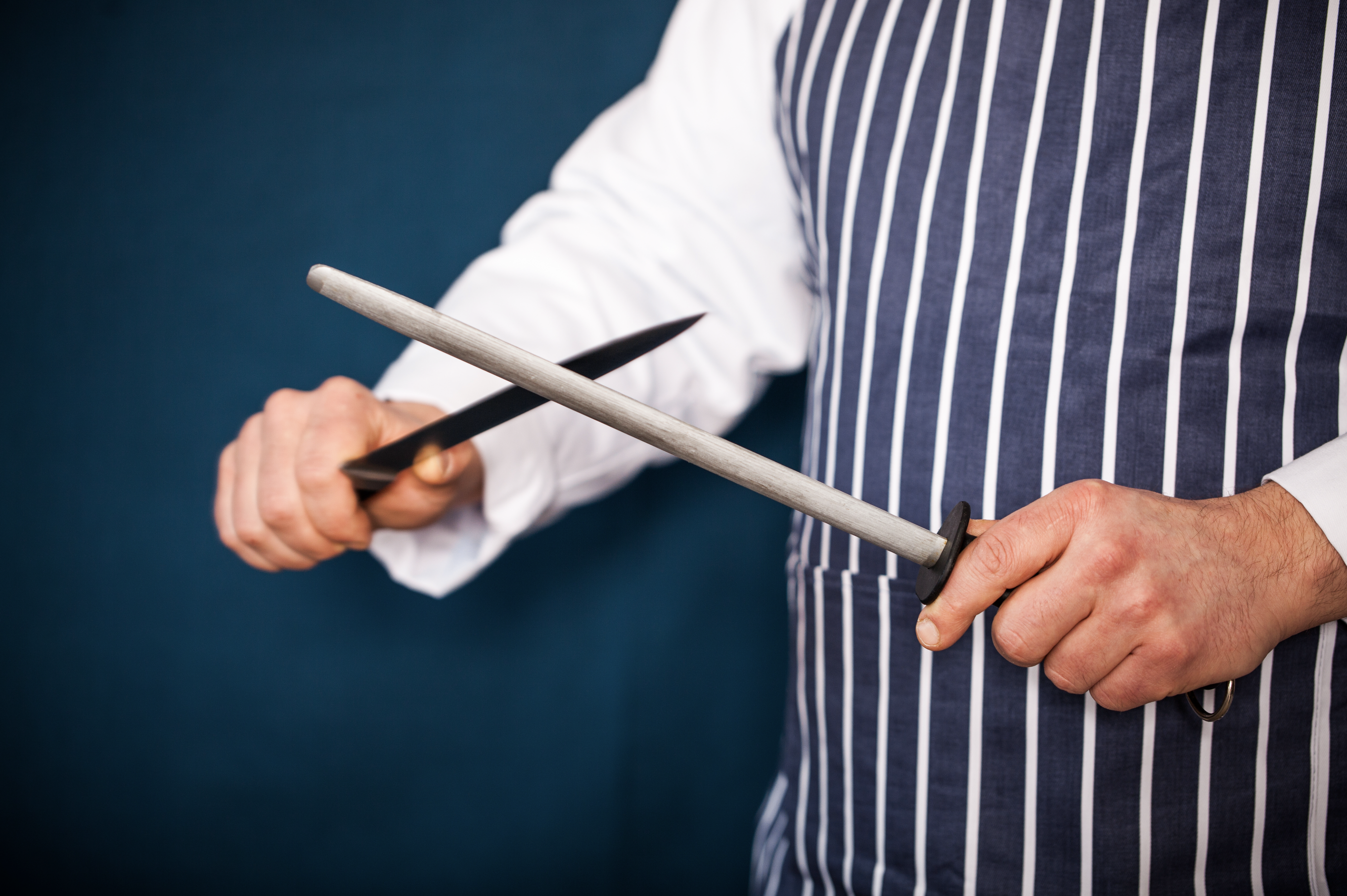 Chef sharpening knife